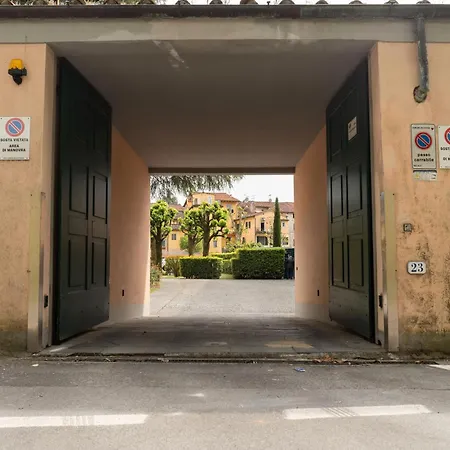 Storica Parcheggio Incluso Lucca